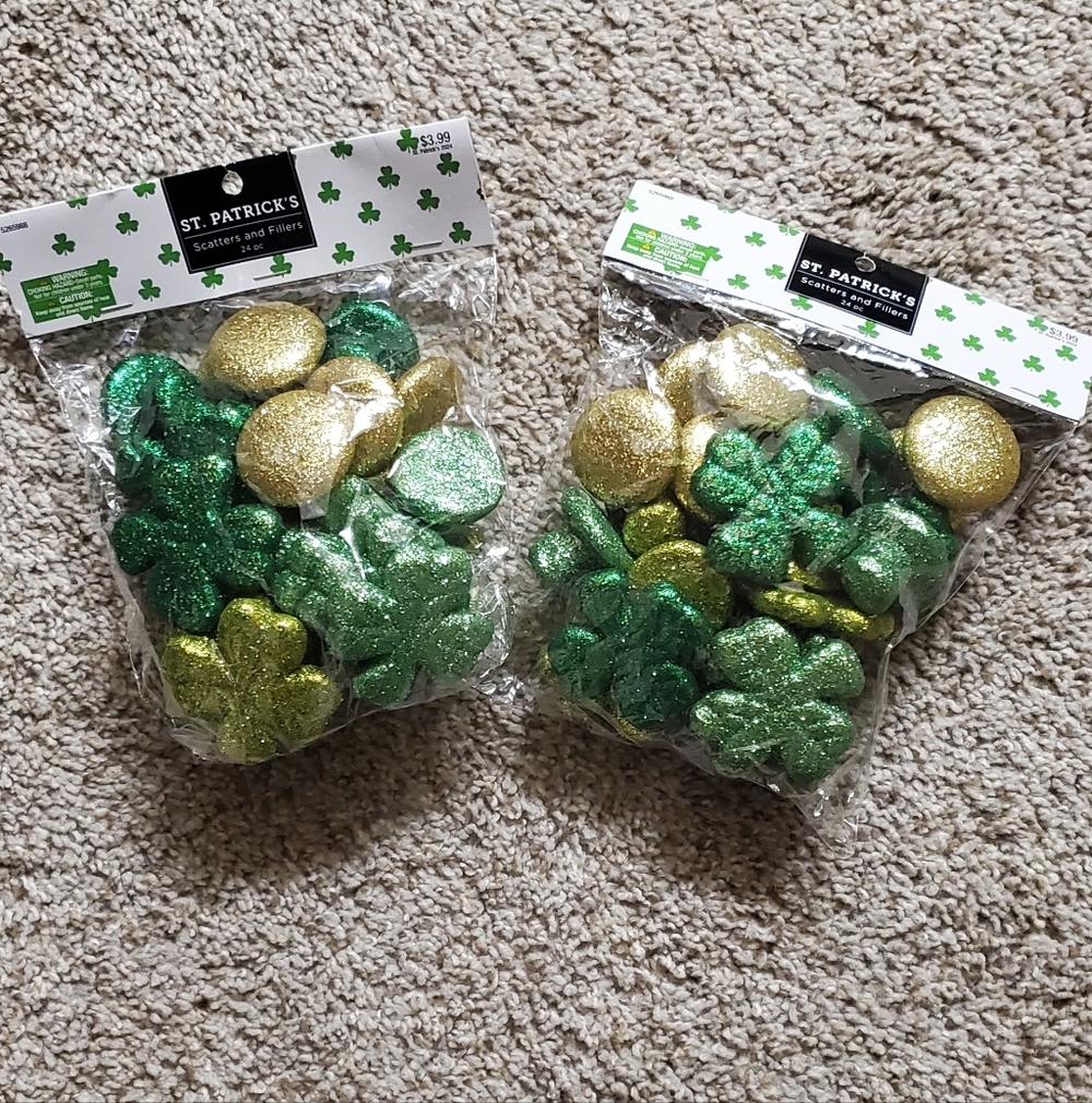 St. Patrick's Glitter Shamrock & Gold Ball Table Scatter - 2 Packs